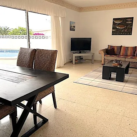 ヴィラ Detached Villa, Private Pool Only 10 Minutes Cristianos